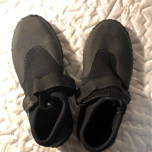 New without tags Neosport water shoes